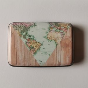 2/$15‼️Card holder with world map